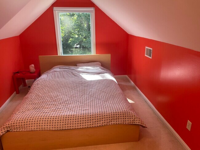 Building Photo - 2354 King Pl NW