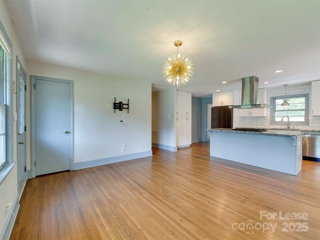 Building Photo - 3921 Sheffield Dr
