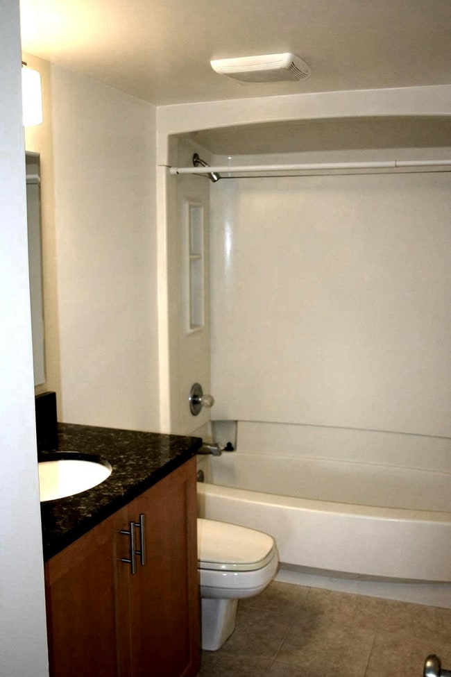 Building Photo - 900 N Stafford St