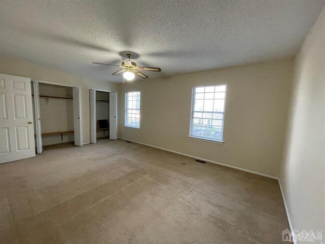 Building Photo - 401 Hadleigh Ln