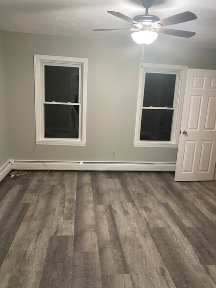 Bedroom1 - 31 Blossom St