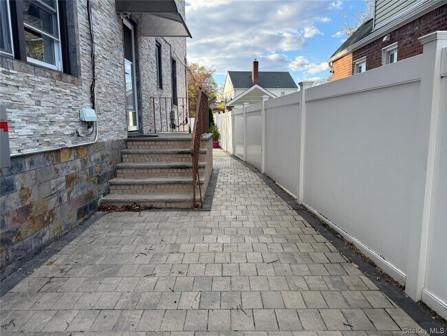 Building Photo - 114-60 226th St