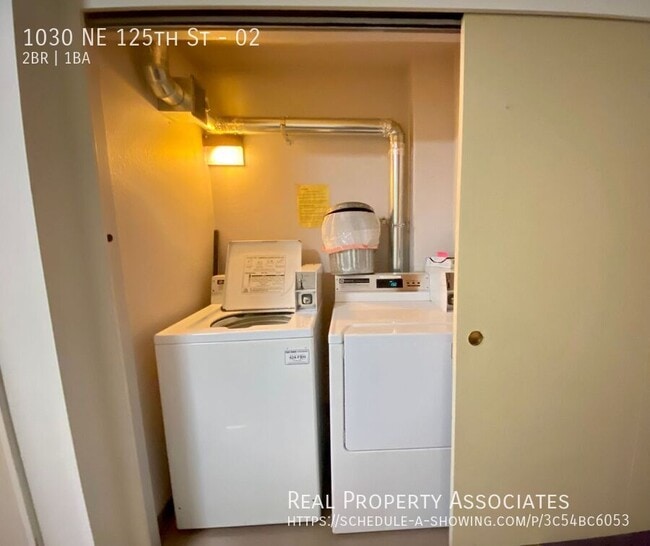 Building Photo - 1030 NE 125th St