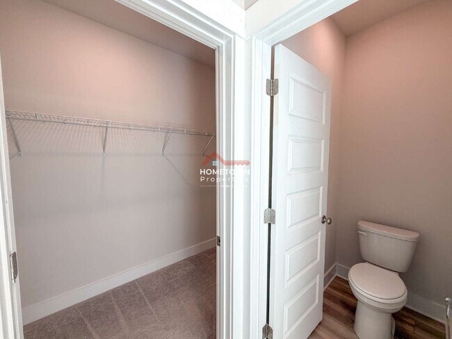 Building Photo - 220 Camellia Dr