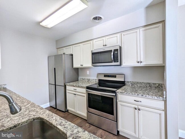 Building Photo - 54 Piccadilly Cir