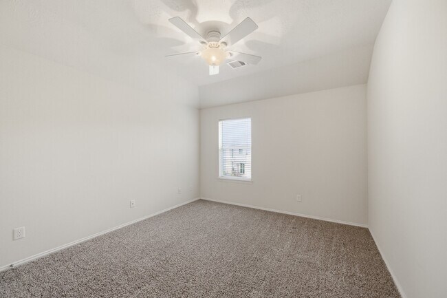 Building Photo - 2117 Rushing Spring Dr