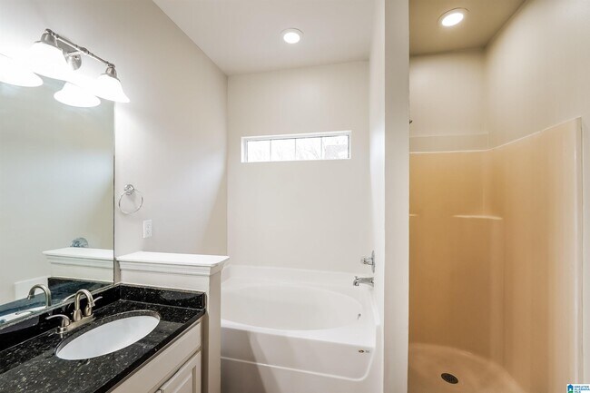 Building Photo - 1144 Amberley Woods Dr