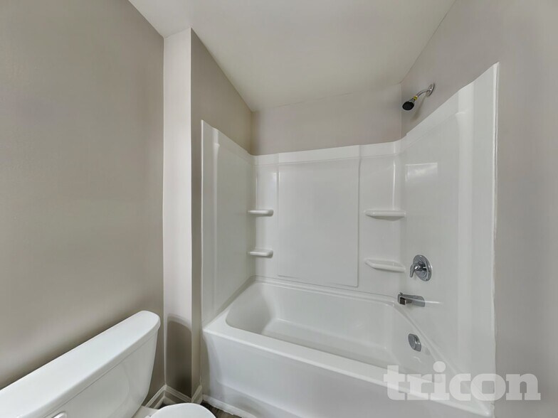 Building Photo - 1008 Eldon Ln