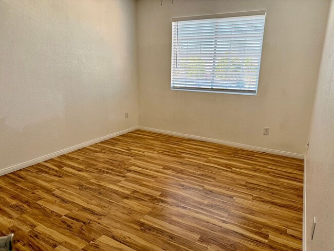Building Photo - Fantastic 3 bed/2.5 bath in the Northwest ...