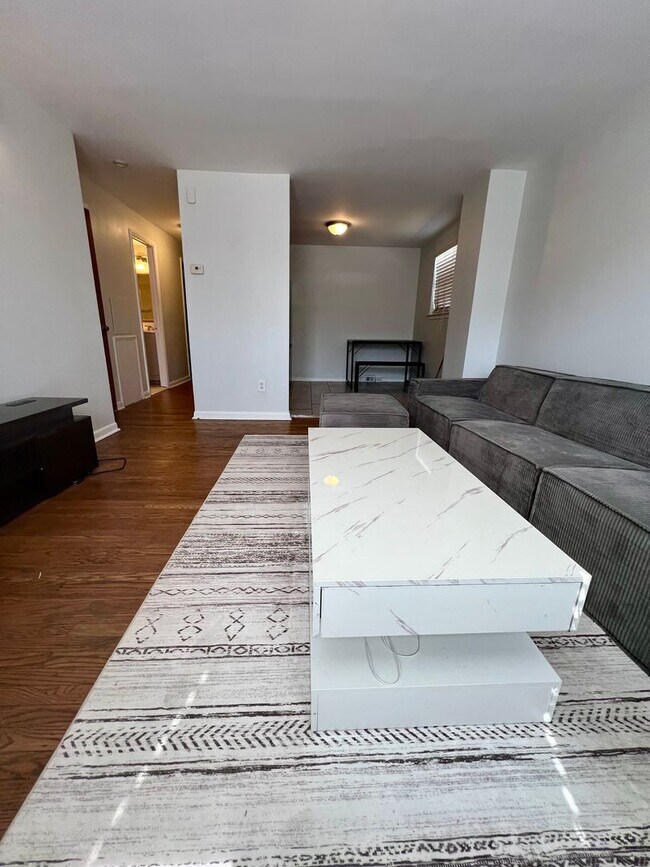 Building Photo - 7201 Devon St