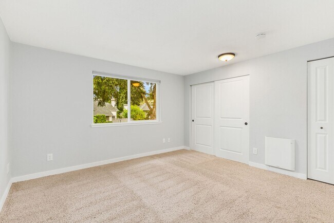 Building Photo - 2 Bedroom 2.5 Bath Townhouse Kirkland *Move in special!