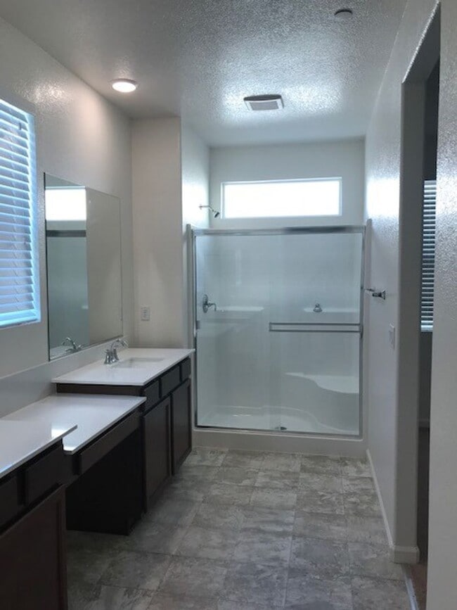 Building Photo - Two Story Home in Natomas, 3 bd/2.5ba, 2 c...