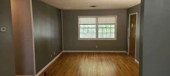 301 #4 - Holly Apartments