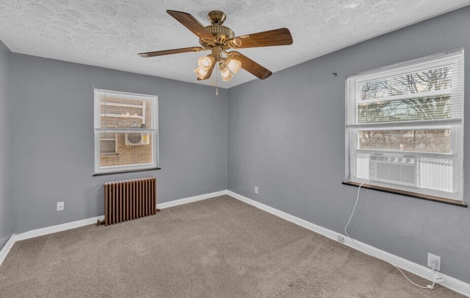 Building Photo - 1631 Summit Rd