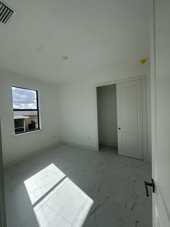 Building Photo - 1120 Homer Ave S