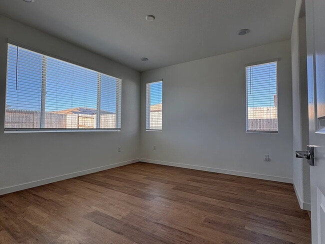 Building Photo - Newer single-story home built in 2024