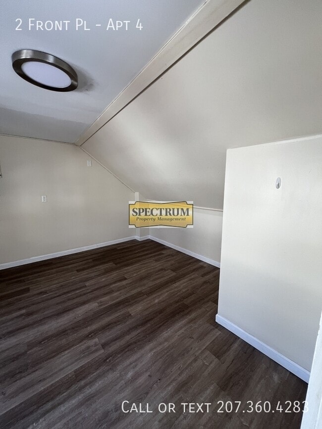 Building Photo - 2 Front Pl