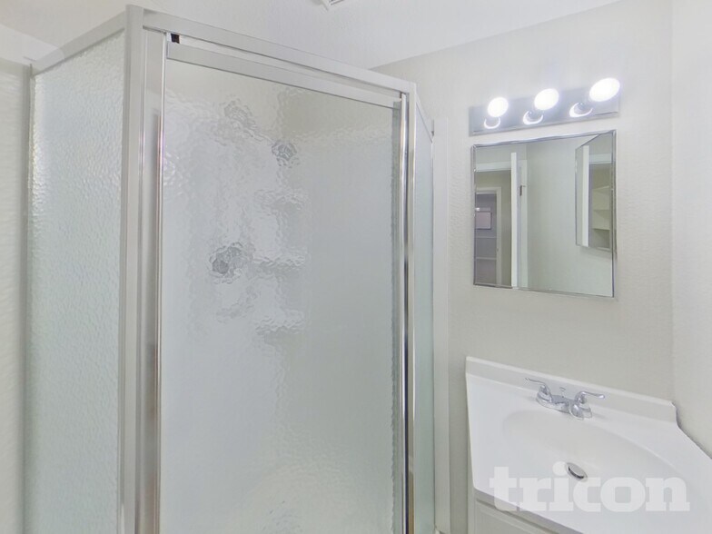 Building Photo - 3015 Moonbeam Cir N