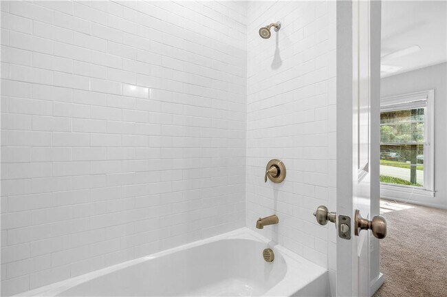 Building Photo - 552 Ember Ln NW