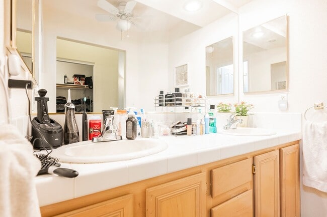 Building Photo - Summerlin - Single Story Townhome -