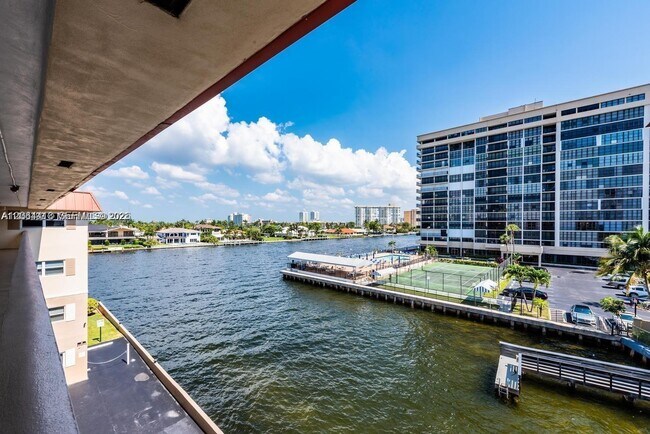 Building Photo - 2081 S Ocean Dr