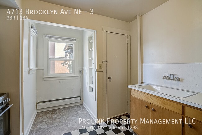 Building Photo - 4713 Brooklyn Ave NE