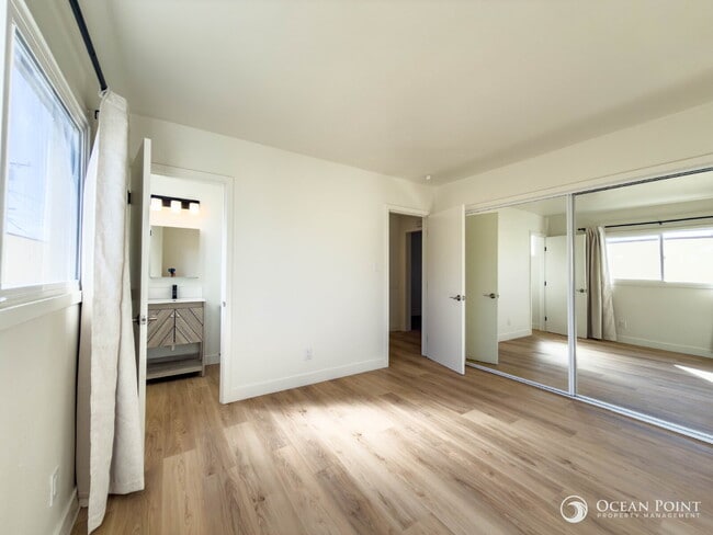 Building Photo - Newly Remodeled 2 Bedroom Apartment for Rent in Midtown Ventura!