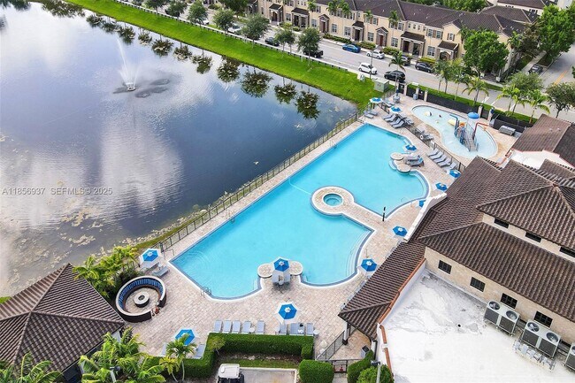 Building Photo - 9500 SW 167th Ave