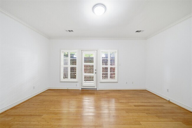 Building Photo - 1329 Hyde Park Blvd
