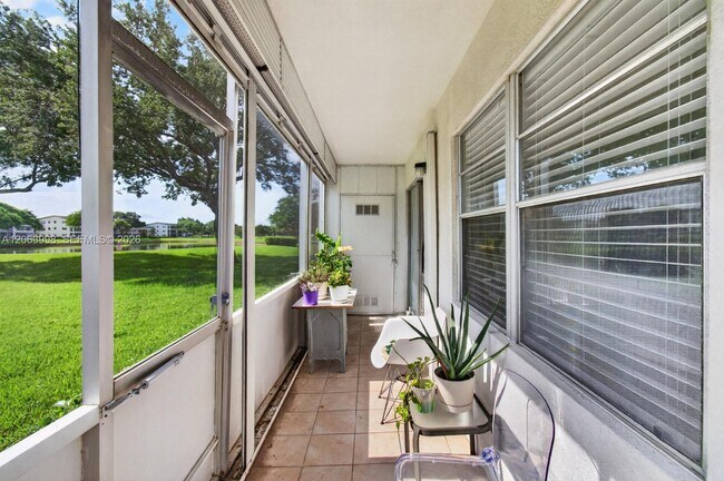 Building Photo - 14 Preston Way