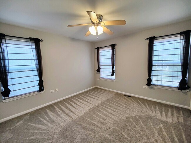 Building Photo - 793 Barclay Dr