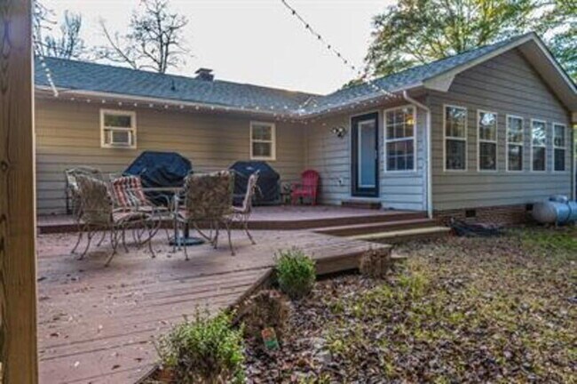 Building Photo - 805 Barnell Dr