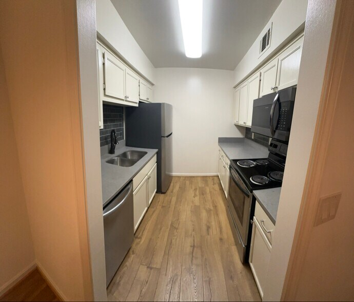 Building Photo - 2118 Acklen Ave