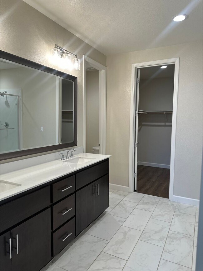 Building Photo - $500.00 off first full months if possessio...