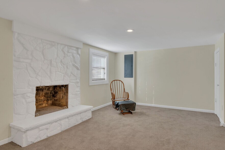 Building Photo - 3365 Hospital Ln