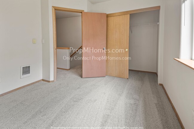 Building Photo - Charming Townhome in South-East Portland: ...