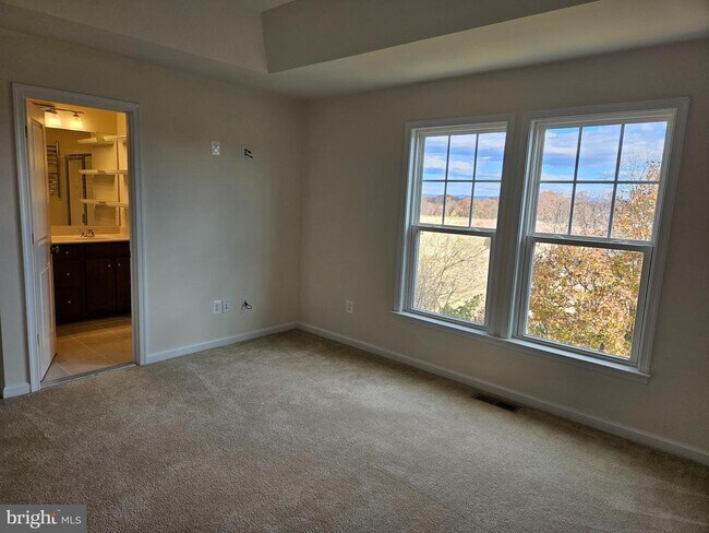 Building Photo - 178 Solara Dr