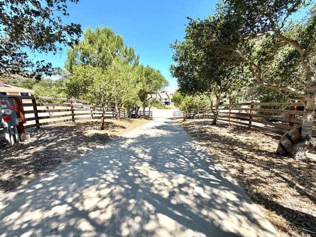 Building Photo - New Modern Farmhouse Cottage Coming Soon!
