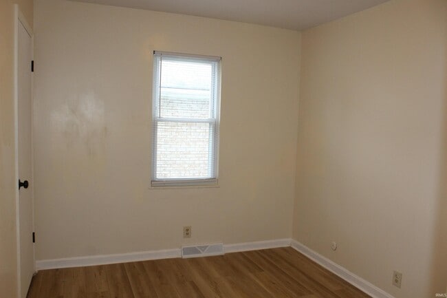 Building Photo - 1716 S Walnut Ln