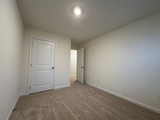 Building Photo - 3 Bedroom / 2.5 Bath Townhome Kingsport, TN