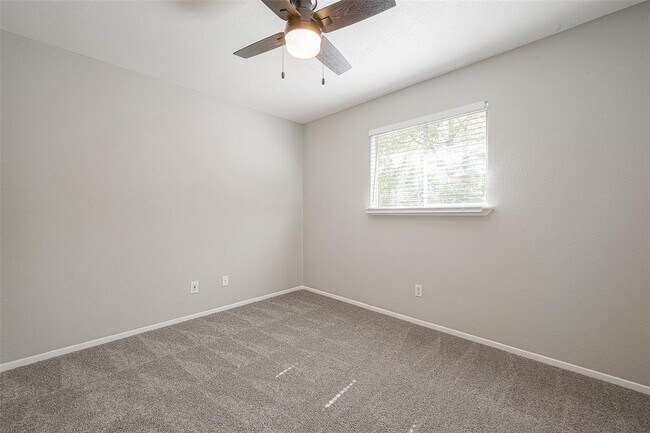 Building Photo - 6 N Waxberry Rd