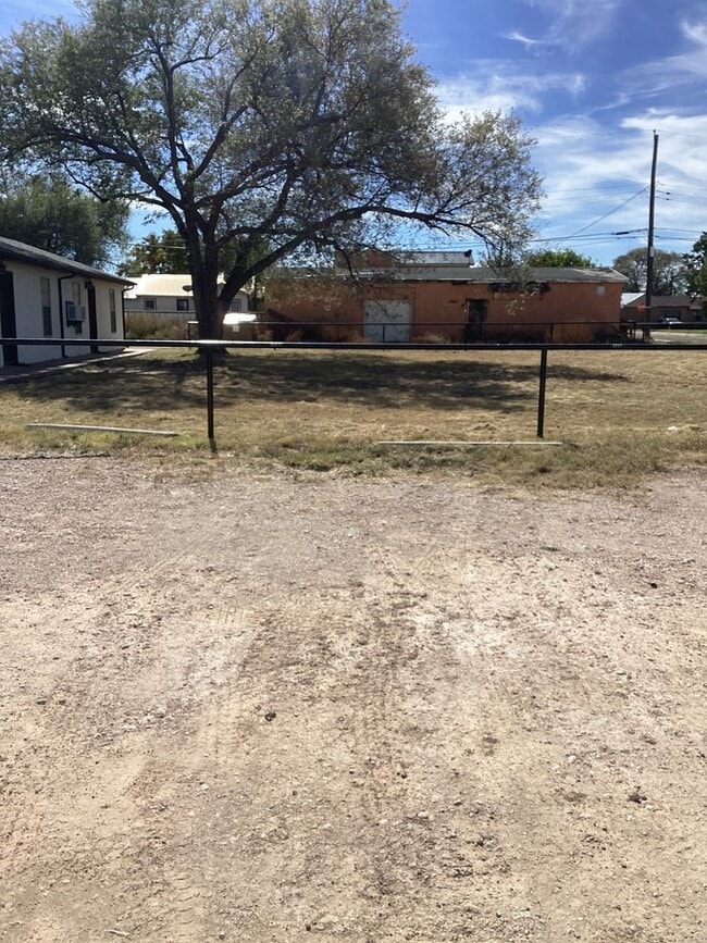 Building Photo - Fully Furnished Modern 2 Bedroom on Quiet Street and Close to ENMU!