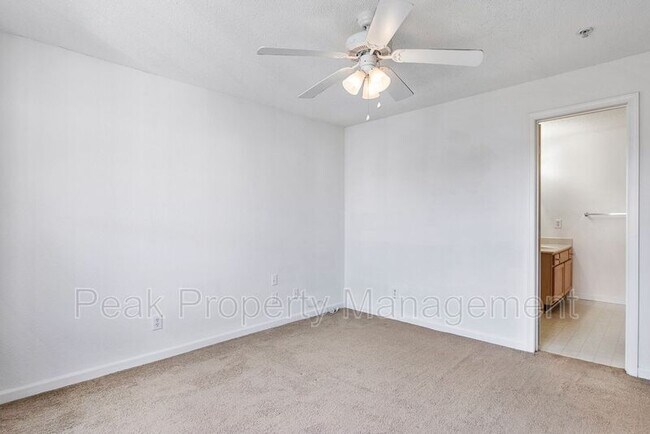 Building Photo - 811 Brassie Ln