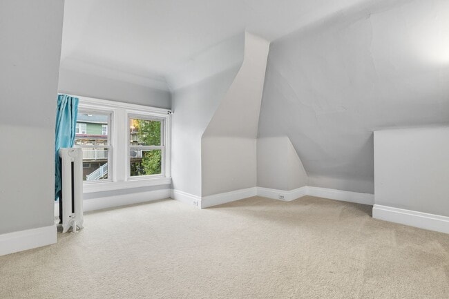Building Photo - Historic 5-bedroom Home in Squirrel Hill