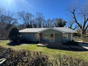 Building Photo - Arch Street Gem!