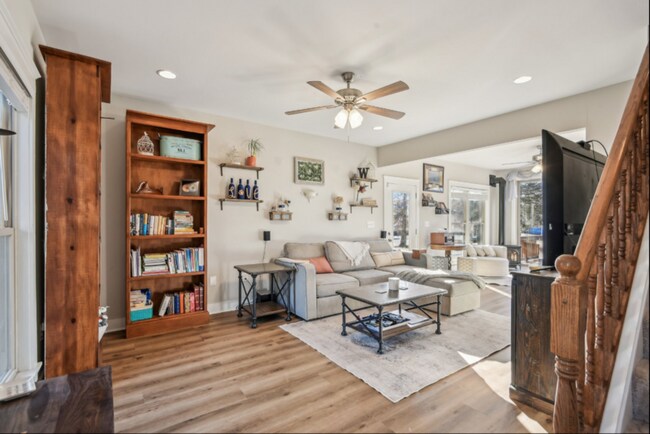 Building Photo - 4922 Lerch Dr