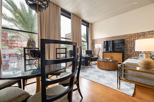 Building Photo - 1011 Canal St