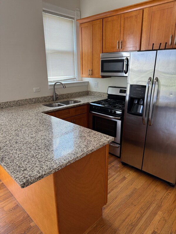 Building Photo - 1456 N Maplewood Ave