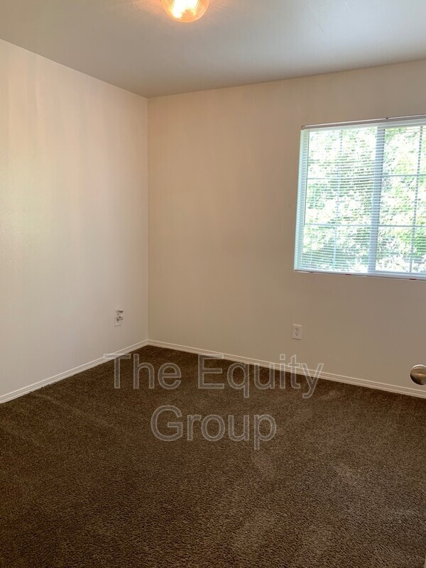 Building Photo - 4223 W Walnut Ave