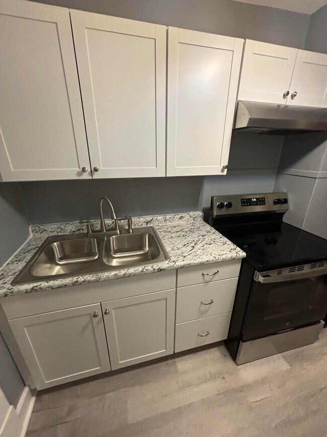 Building Photo - 3132 Mapleleaf Ave